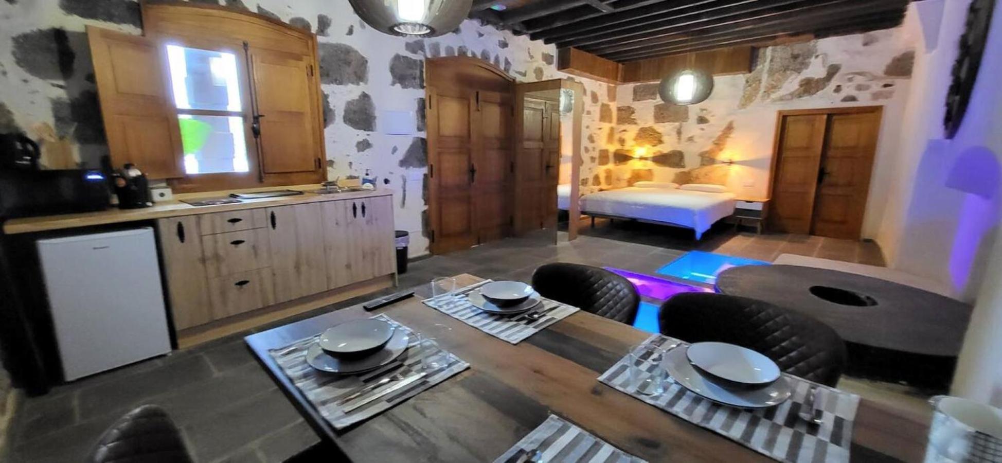 Deluxe King Suite